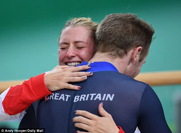 Cùng là đồng đội nên Jason Kenny và Laura Trott luôn theo dõi và động viên nhau trong mỗi lần đối phương thi đấu